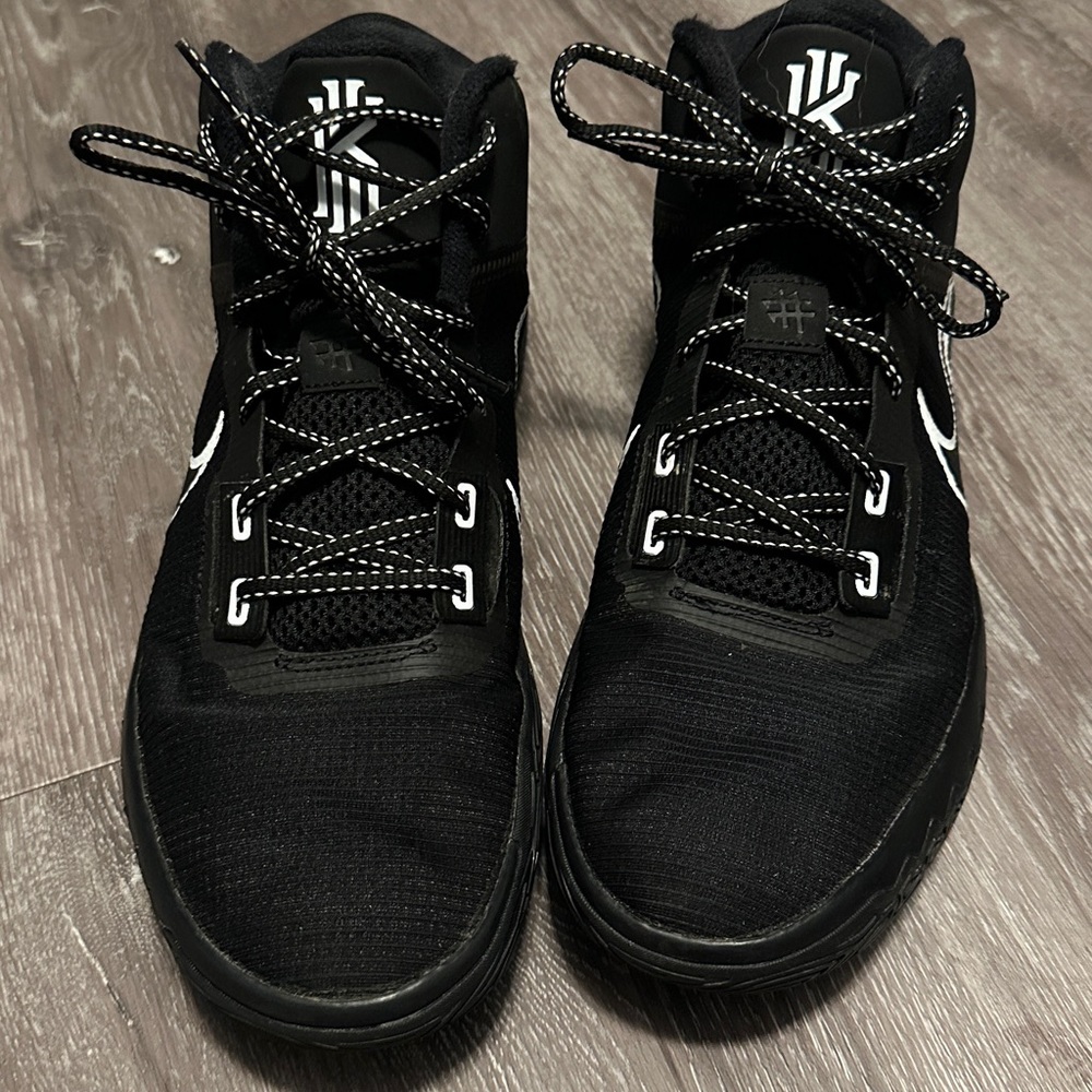 Nike Mens Kyrie Flytrap